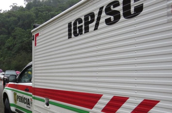 Borracheiro morre esmagado ao trocar pneu de caminhão