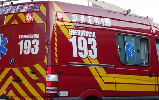 Caminhão passa por cima de mecânico que executava manutenção