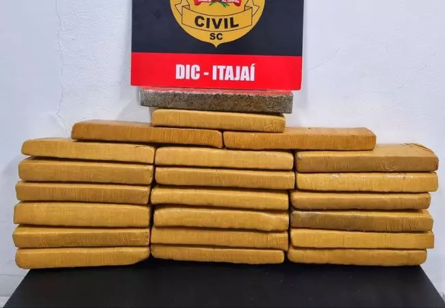 Polícia prende irmãos com 20 quilos de maconha em SC