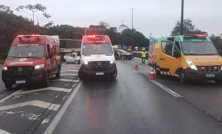 Acidente deixa uma pessoa morta e quatro feridas na BR-101