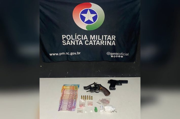 Traficante é preso pela Polícia Militar após cair de telhado em Itajaí