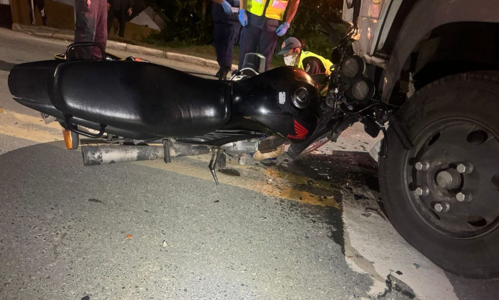 Motociclista morre em acidente com caminhão em Balneário Camboriú