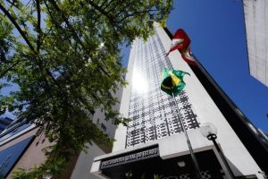 Suspenso edital do maior concurso de educação do Estado; entenda