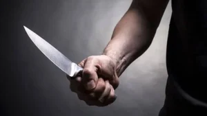 Adolescente esfaqueia colega que recusou relacionamento