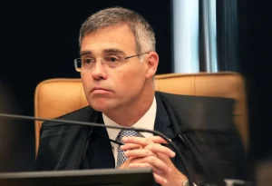 Mendonça chama Gilmar Mendes de “leviano” durante sessão do STF