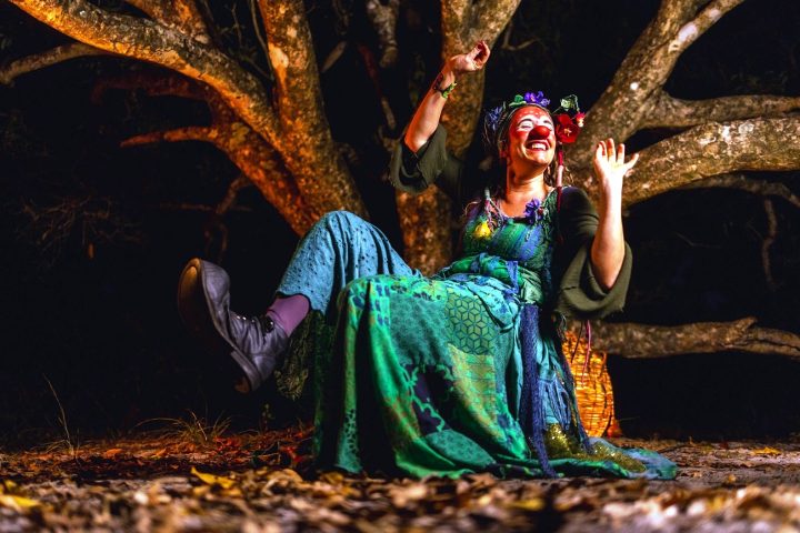 Teatro, contação de histórias e palhaçaria conectam estudantes à cultura