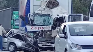 Acidente na SC-481 tem carro esmagado e duas pessoas mortas