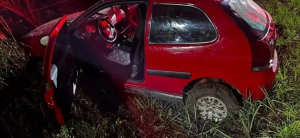 Motorista provoca acidente e é encontrado com uma garrafa na mão