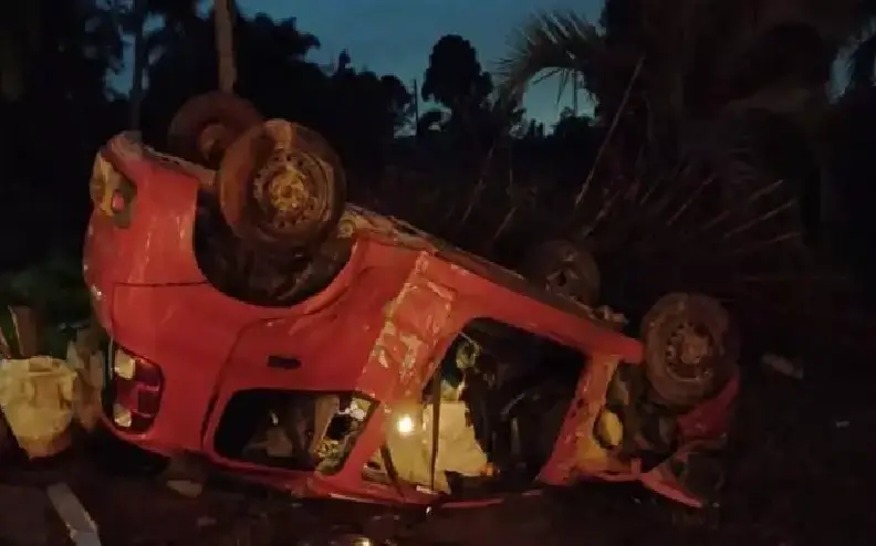 Motorista embriagado fica preso às ferragens após capotar seu carro em SC