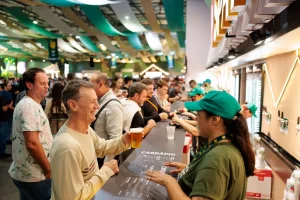 Vagas na Oktoberfest Blumenau: saiba onde e como se candidatar