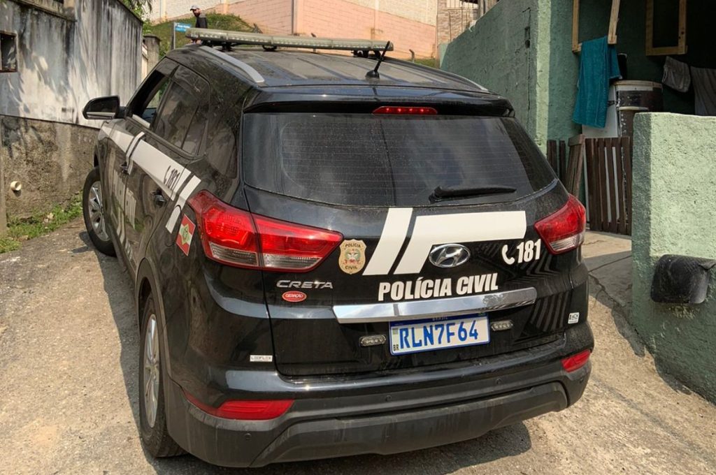 Polícia Civil prende casal de traficantes em Brusque