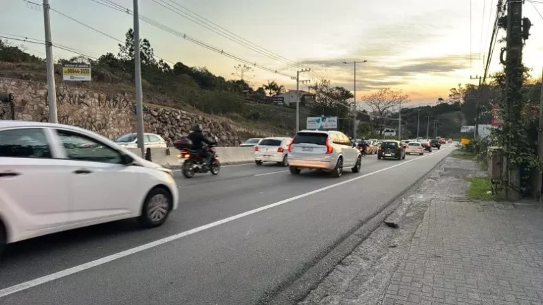 Idoso é atropelado por moto na SC-401 em Florianópolis
