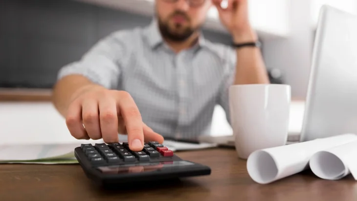 Cai pela 2ª vez em 6 meses o valor médio das dívidas dos brasileiros