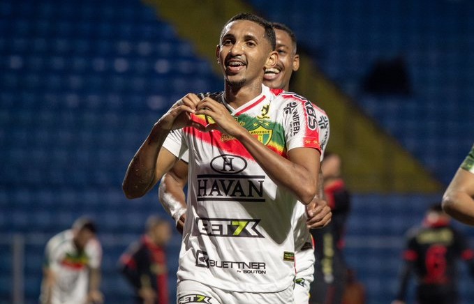 Brusque quebra jejum, supera o Sport mas segue no Z4 da série B