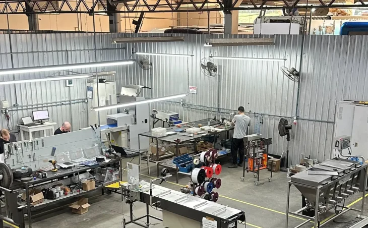 Empresa abre vagas para indústria, administrativo e vendas