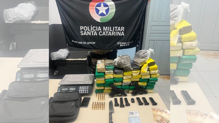 PM faz batida em residência e morador é preso com armas e drogas