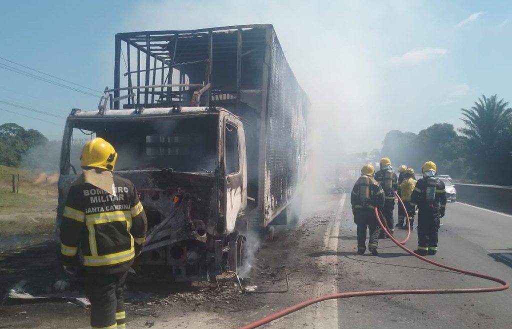 BR-101 registra dois incêndios de veículos nesta segunda-feira