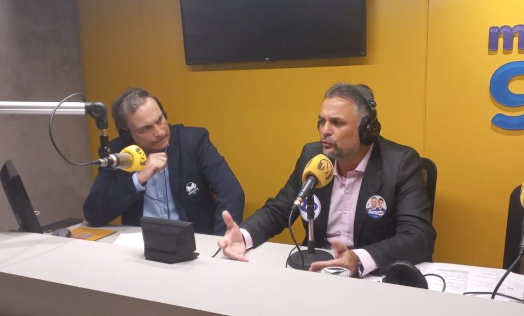 Candidato a prefeito de Palhoça, Gilliard Martins é entrevistado na Massa FM; ouça