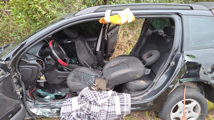 Capital: homem fica preso às ferragens em colisão na SC-402