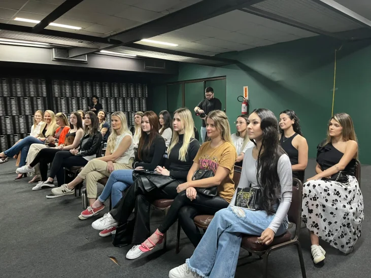 Oktoberfest: candidatas a realeza passam por seletiva do concurso