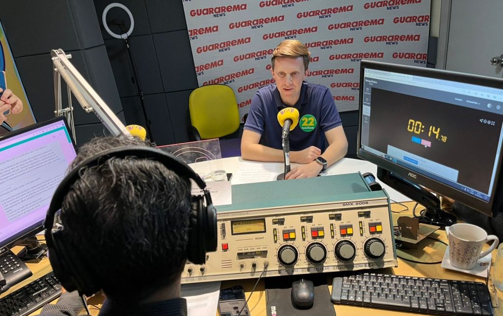 Peeter Grando, candidato de Balneário Camboriú é entrevistado pela Massa FM 107