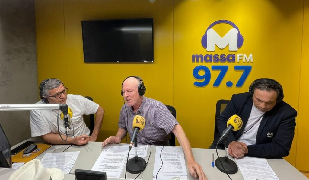 Antônio Batisti, candidato a prefeito de São José, é entrevistado na Massa FM