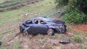 Passageira morre após capotamento de carro em Navegantes