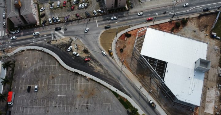 Nova rótula do Shopping Itaguaçu: obra entra na fase de pavimentação