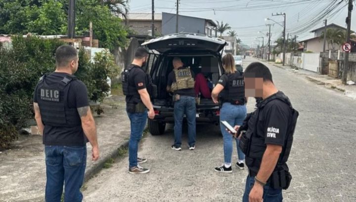 Dupla é presa em investigação sobre vazamento de informações do Fórum