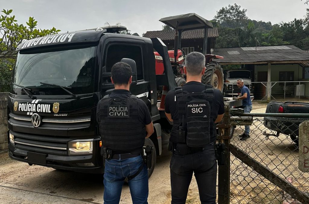 Polícia recupera em Brusque trator utilizado em venda fraudulenta