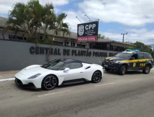 Motorista com CNH suspensa dirige carro de R$ 2 milhões sem placas