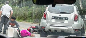 Florianópolis: casal de moto sofre acidente na subida do Morro da Cruz