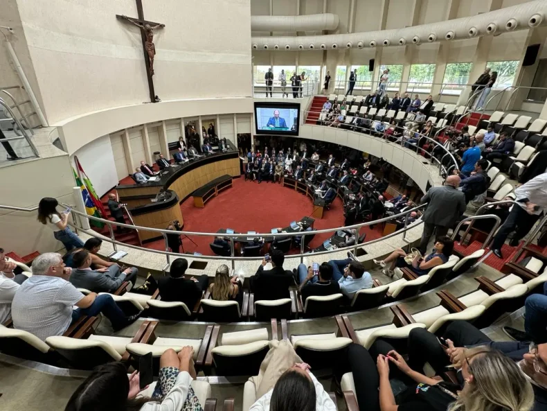 Alesc: Governo do Estado encaminha projetos de lei ao Parlamento