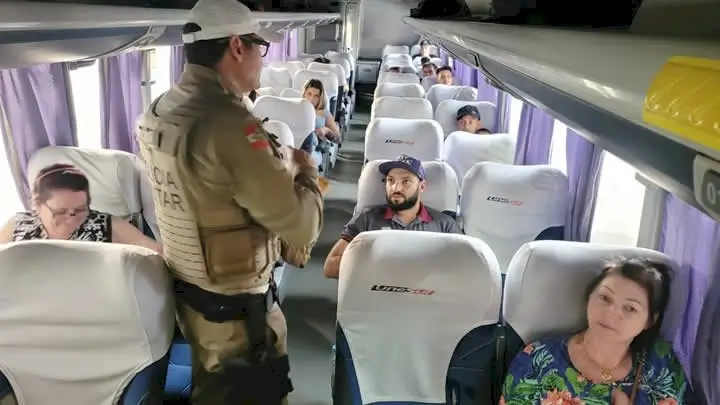 Polícia Militar realiza ações educativas em terminais rodoviários