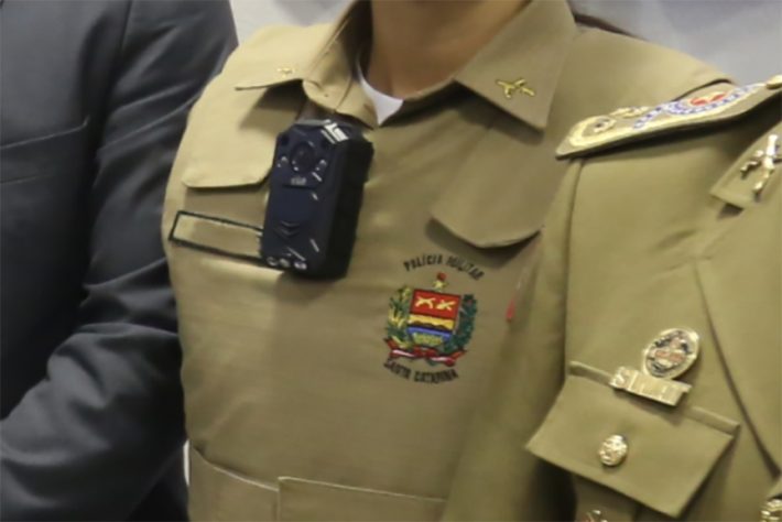 Justiça determina retomada de câmeras corporais na PMSC