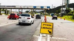 Adição de terceira faixa altera trânsito da SC-401 nesta semana