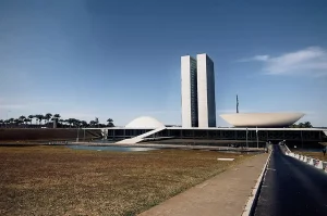Congresso aprova R$ 4,9 bilhões para o fundão e mantém voto de parlamentares em sigilo