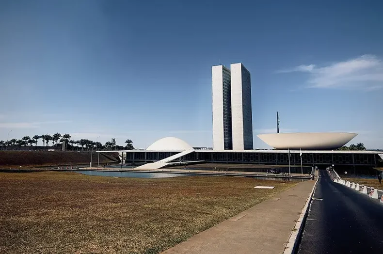 Congresso aprova R$ 4,9 bilhões para o fundão e mantém voto de parlamentares em sigilo