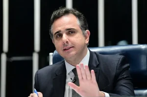 Pacheco diz que vai analisar “com zelo” pedido de impeachment de Moraes