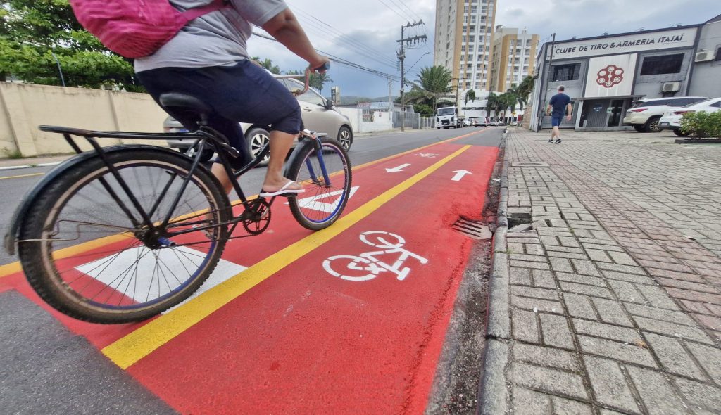 Itajaí amplia a malha de ciclovias interligando vários bairros