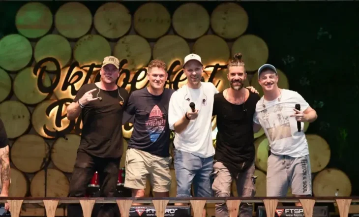 VoxxClub já está em Blumenau; banda se apresenta hoje na Oktoberfest