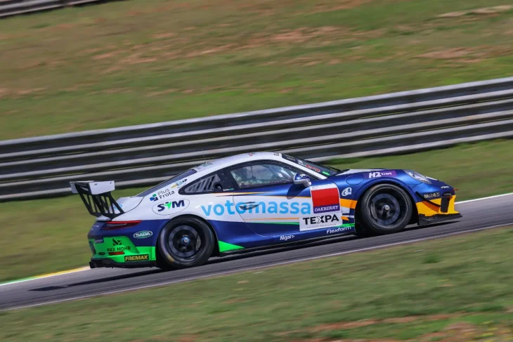 Blumenau recebe carros da Porsche Cup em ação solidária
