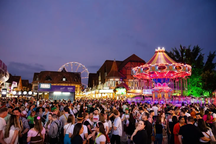 Oktoberfest terá mais um dia de entrada gratuita e novos horários; confira