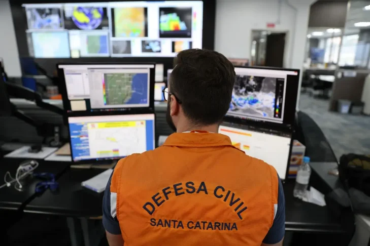 Chuvas em SC: cidades já enfrentam ocorrências de alagamentos
