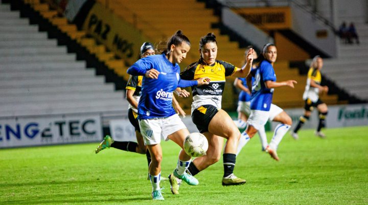 Avaí Kindermann vence o Criciúma de virada na primeira final do Catarinense