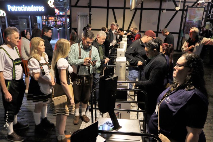 Oktoberfest: menores de 16 anos devem apresentar documentos na entrada