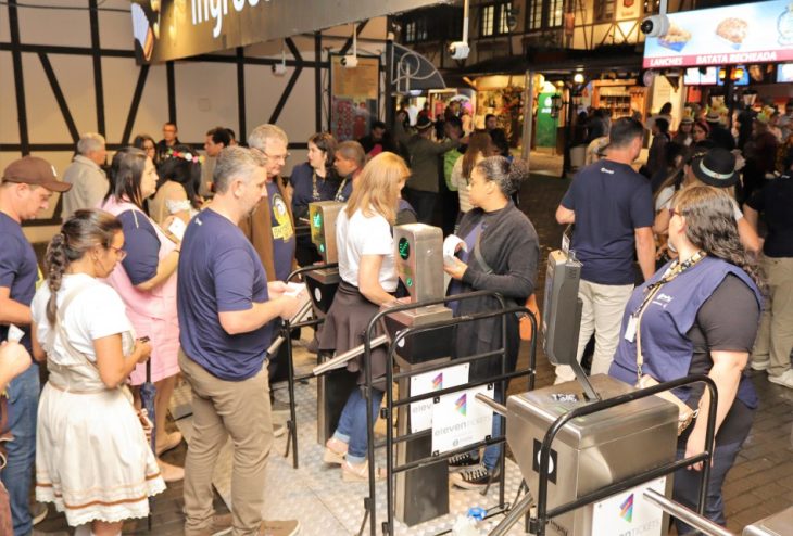 Compra antecipada de ingressos para Oktoberfest evita filas