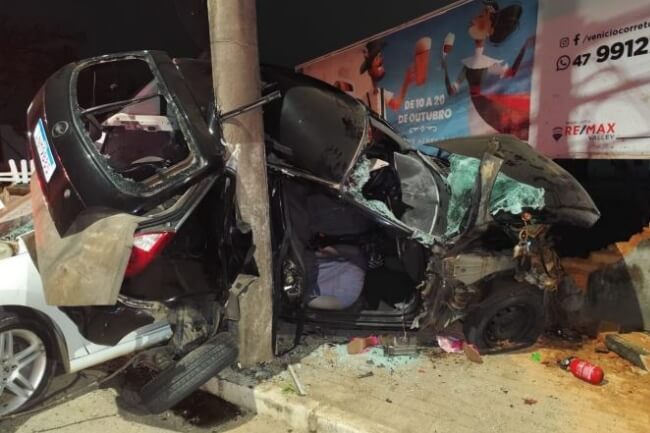 Motoristas fazem “racha” e provocam grave acidente em SC