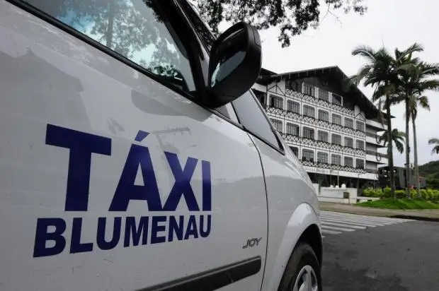Corredores de ônibus são liberados para táxis durante Oktoberfest