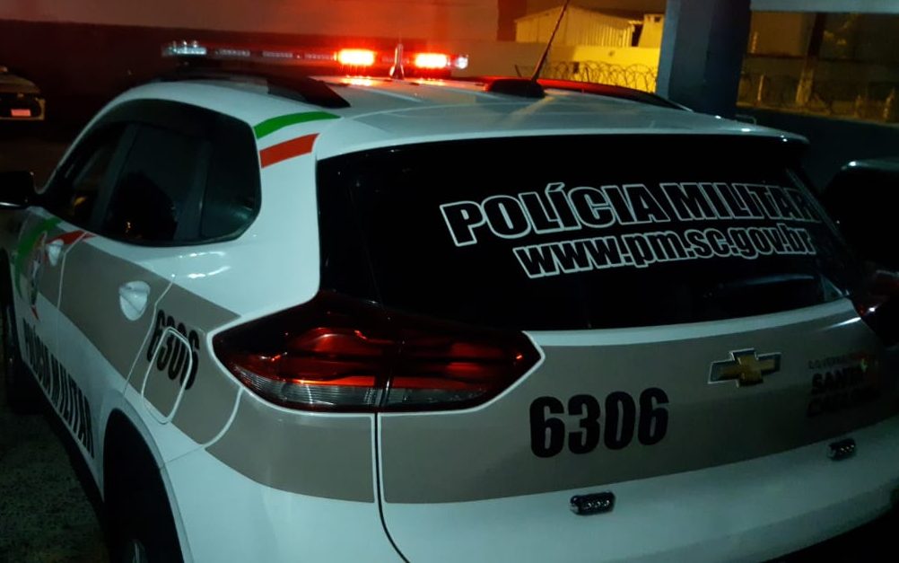 Homem é baleado após arremessar mesa e ferir PM na Capital
